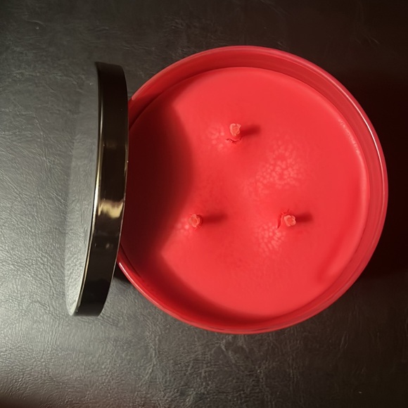 Bath and Body Works Candle - Peppermint Marshmallow - Picture 3 of 4